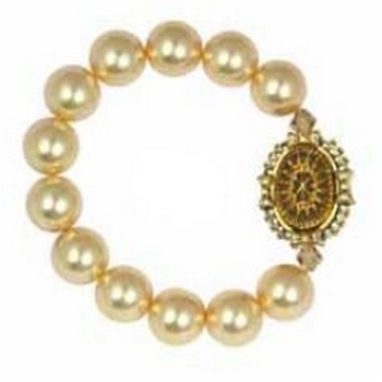 Tarina Tarantino - Gotham City - Etched Glass Starburst Cameo and Glass Pearl Stretch Bracelet - Gold